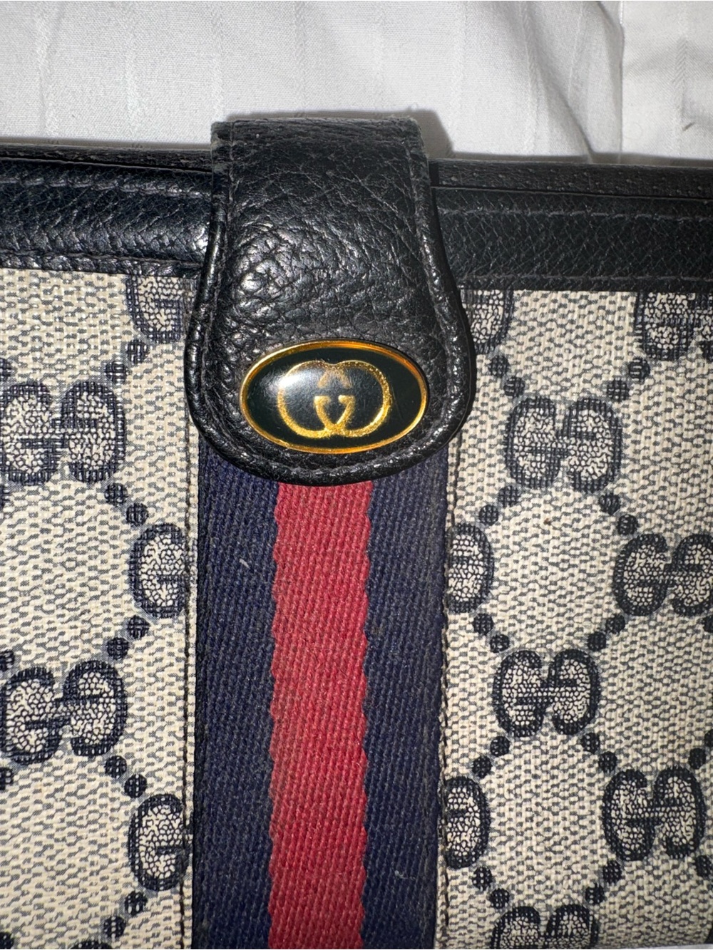 Gucci Black Leather Card Holder with Gold Logo - Picture 10 of 12